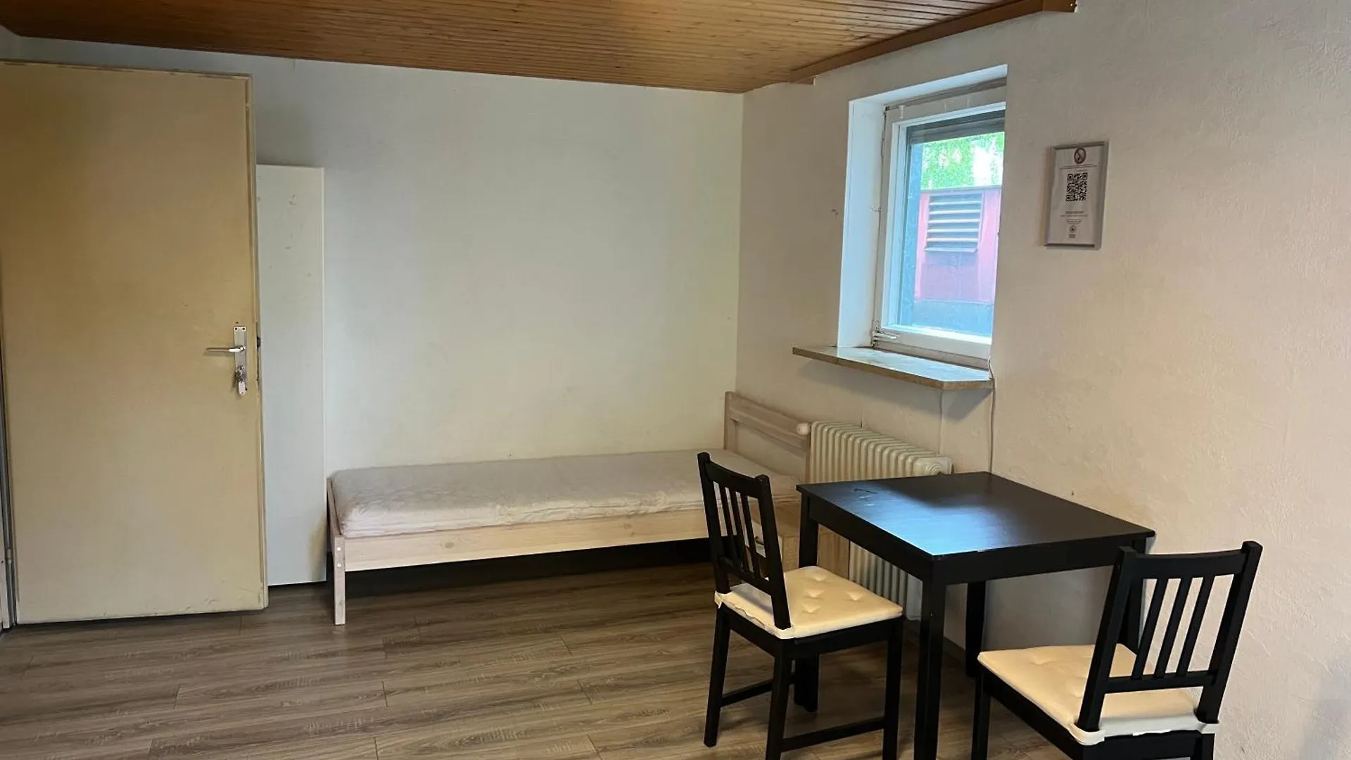Monteurzimmer Basic Zentrale Unterkunft Mit Gemeinschaftsbaedern 肯普滕 民宿