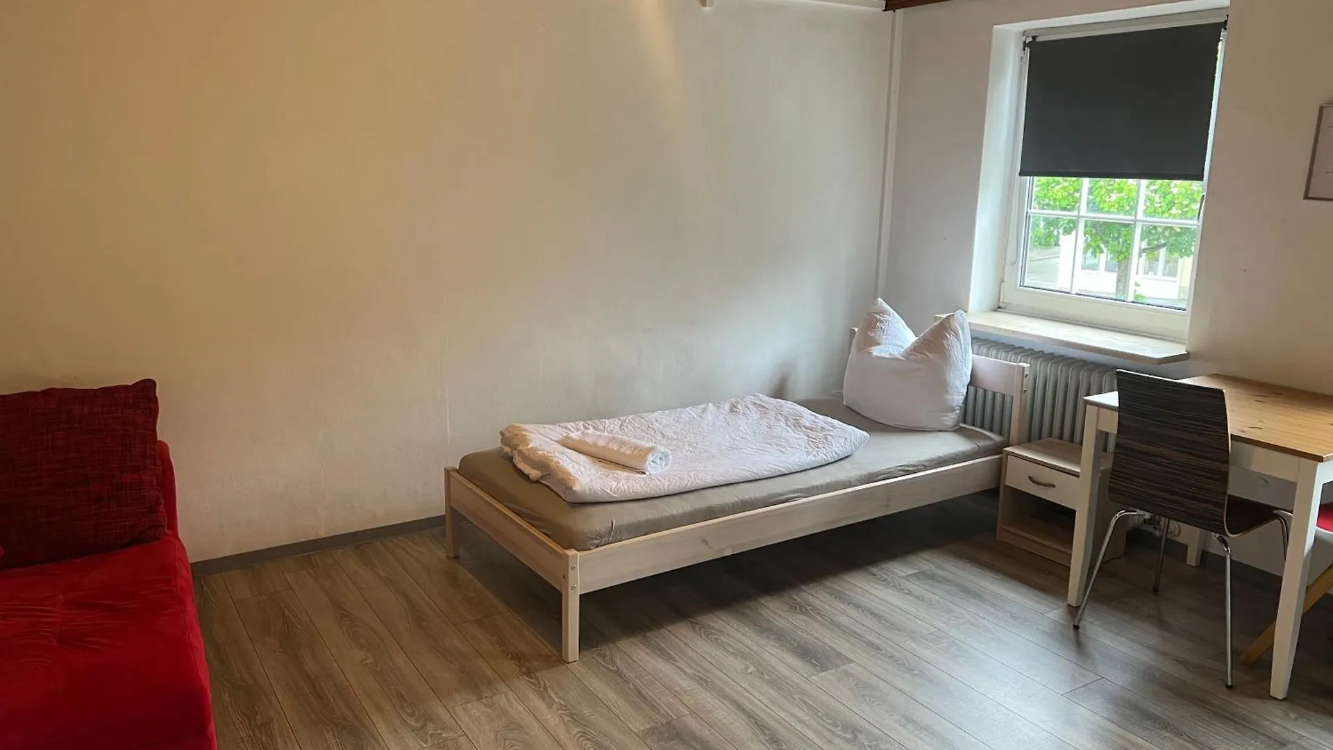 Monteurzimmer Basic Zentrale Unterkunft Mit Gemeinschaftsbaedern 肯普滕 德国